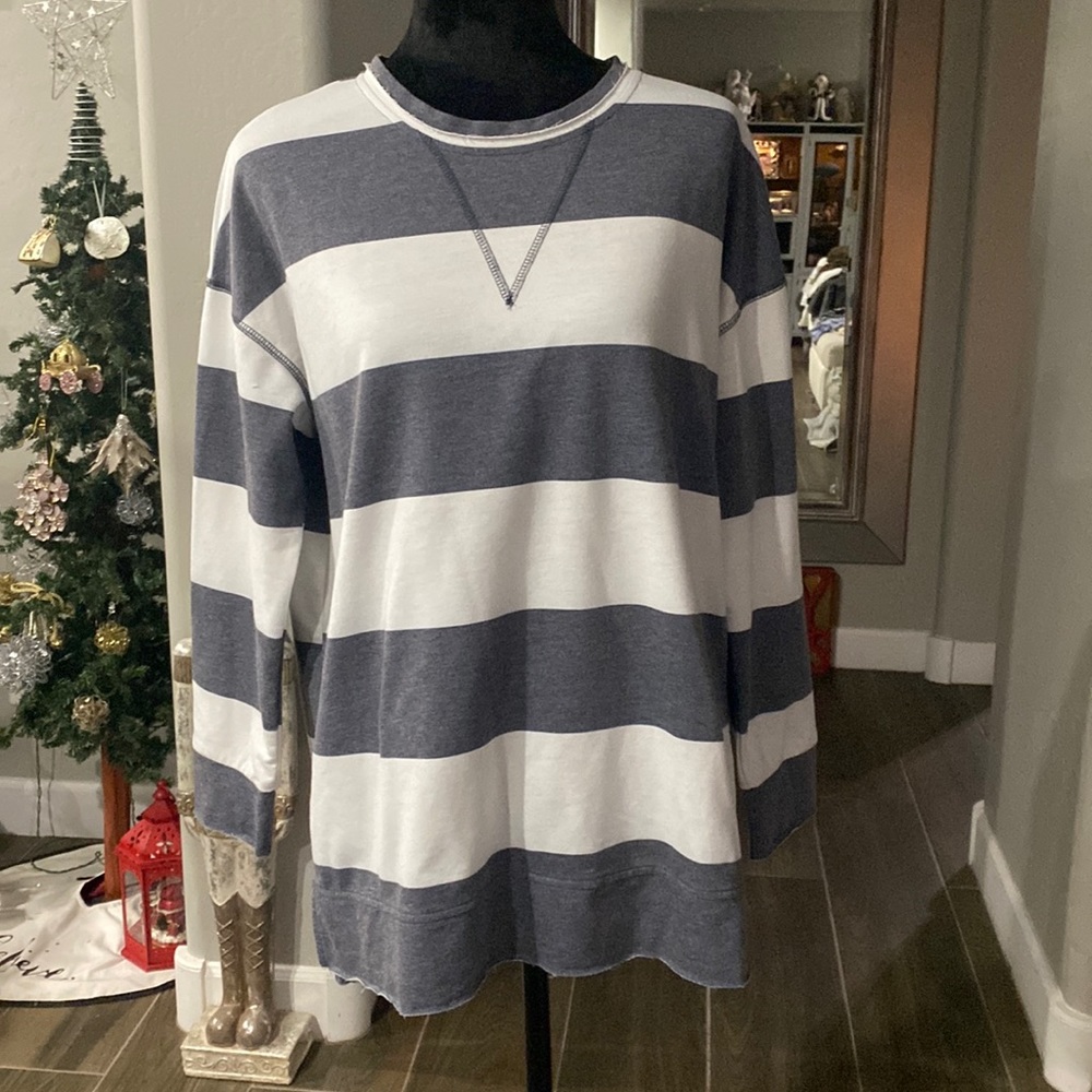 Gray and white striped thick T-shirt with long sleeves